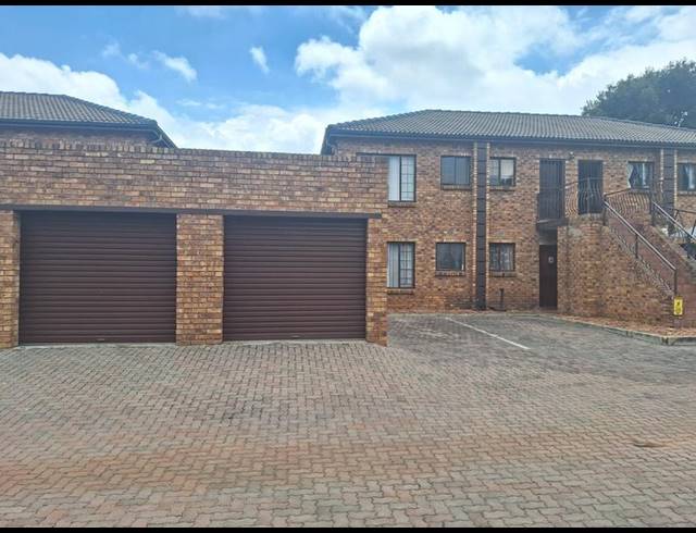 2 BEDROOM TOWNHOUSE FOR SALE IN DALVIEW